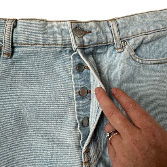 Revice Light Wash Cut Off Denim Shorts, Size 29 - Picture 3 of 8